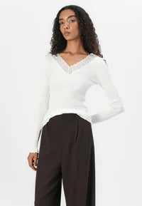 Rosemunde Beatha Long Sleeve Regular V-Neck T-shirt in Ivory 100960