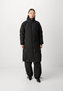  Mos Mosh Ahia Down Coat in Black. A-line shape 
Duck Down 90%
Duck Feather 10%