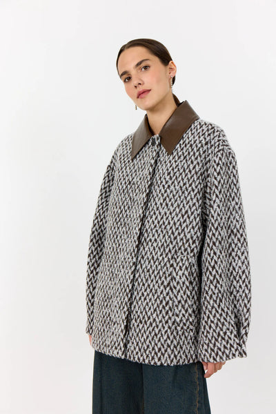 Levete Room Mai 1 Jacket in Coffee Combi Woman wearing a patterned coat with a brown collar on a white background