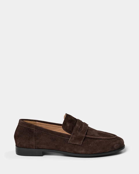 Sofie Schnoor Agathesw Loafer in Dark Brown Brown suede boat shoe on a white background