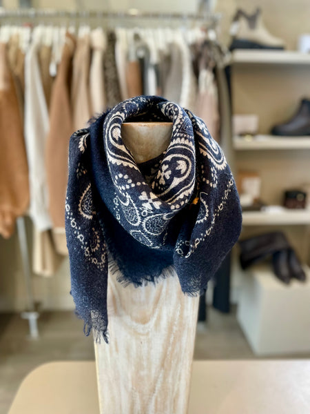 Ombre Scarf Midnight Paisley OM 26155