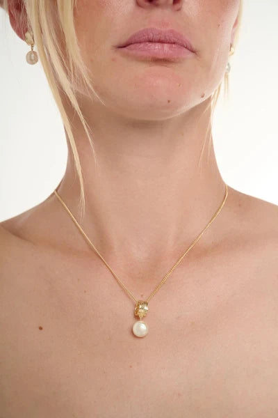 Tutti & Co Freshwater Pearl Necklace in Gold