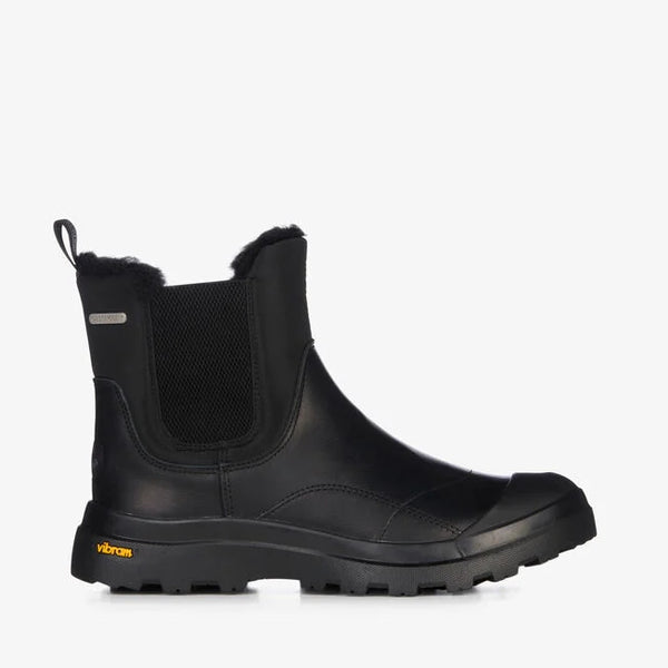 Emu Australia Woodroffe in Black W13095 Black rubber boot with fur lining on a white background