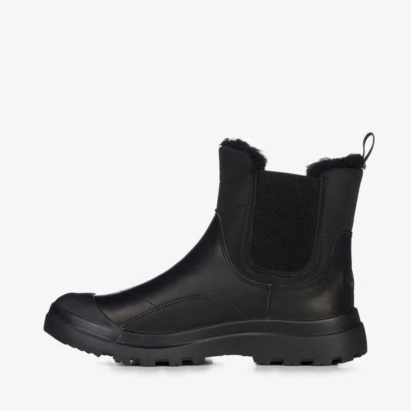 Emu Australia Woodroffe in Black W13095 Black rubber boot with fur trim on a white background