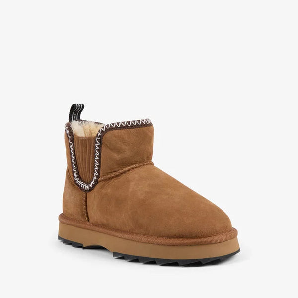 Emu Australia Higgie in Chestnut W13198 Brown suede boot with fur lining on a white background