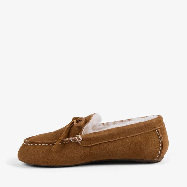 Emu Australia Sandrine in Chestnut W13211 Brown moccasin slipper with white fur lining on a white background