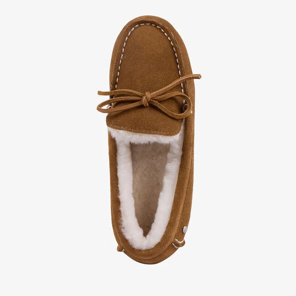 Emu Australia Sandrine in Chestnut W13211 Brown moccasin slipper with white fur lining on a white background