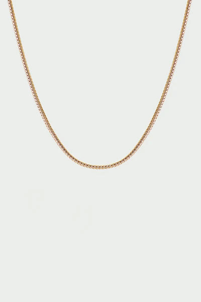 Tutti Flow Necklace in Gold Gold chain necklace on a light gray background