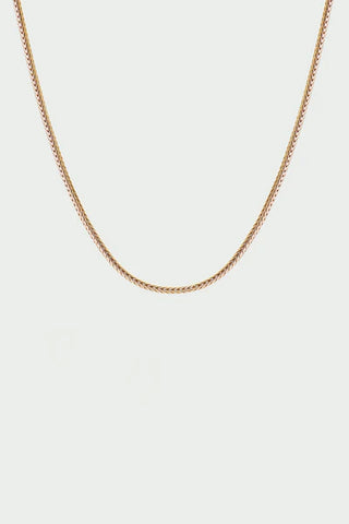 Tutti Flow Necklace in Gold Gold chain necklace on a light gray background