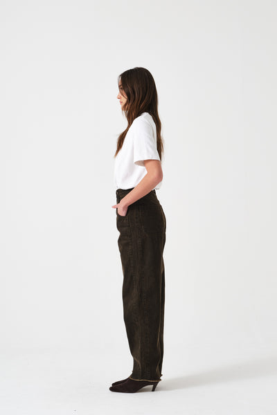 Seventy + Mochi Bo Jean in Cacao Regular WBOJ0114-R Person wearing a white shirt and dark pants on a white background