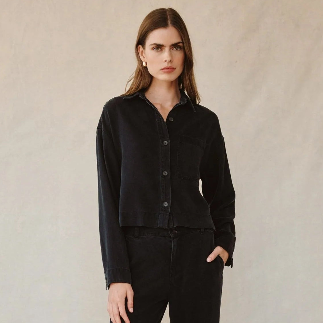 Bella Dahl Crop Pocket Button Down Tencel Top in Dark Graphite Wash