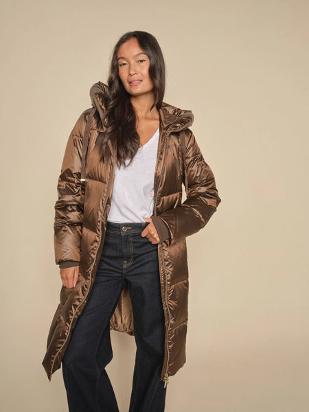 Stay warm and stylish in the Mos Mosh Nova Metallic Down Coat. Bronze Brown Colour With a cool metallic fabric and heavy zipper, this lightweight coat will keep you cozy in the cold. The long fit, high collar, and side slits provide added flexibility. 