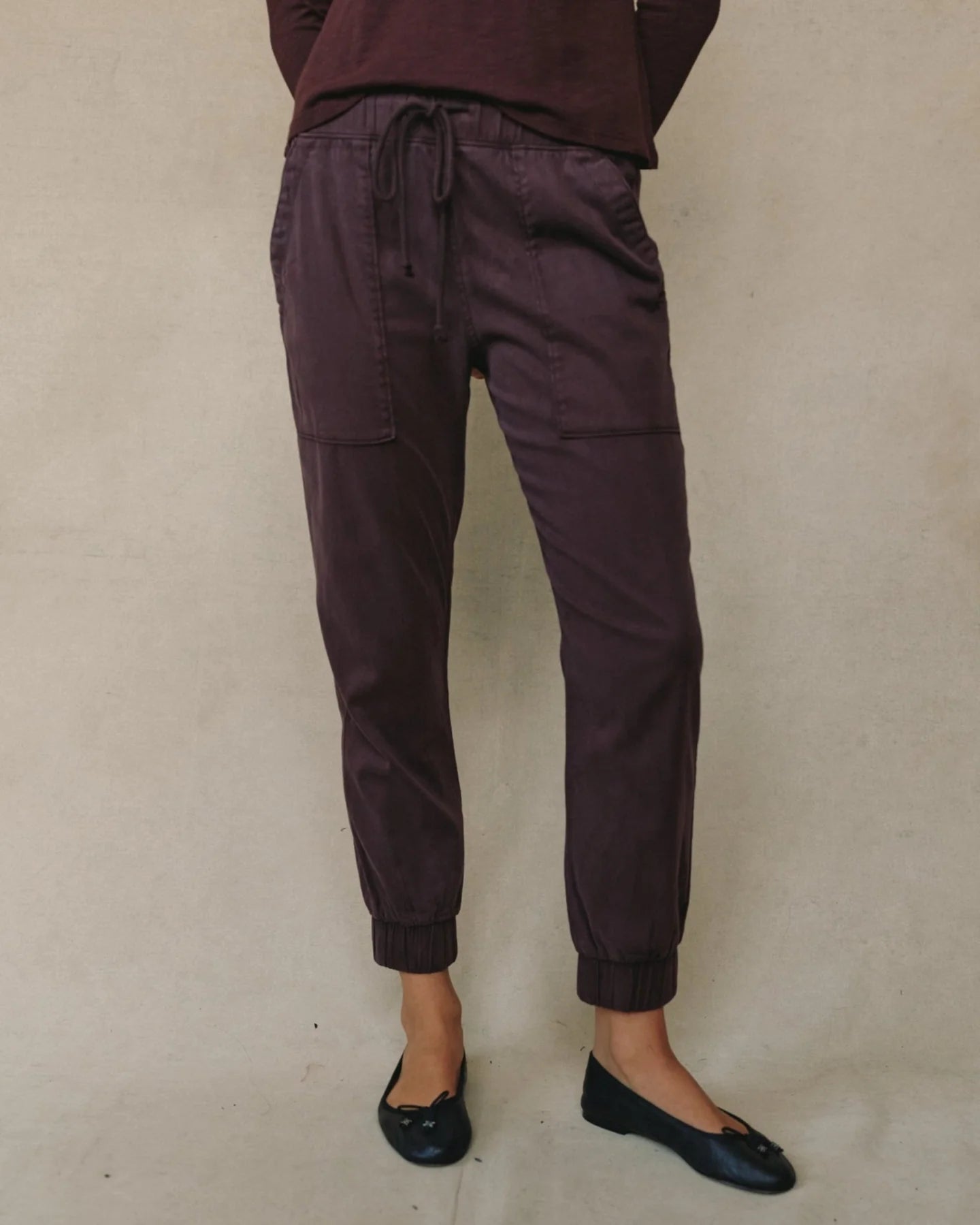 Bella Dahl Pocket Tencel Jogger in Pinot Noir